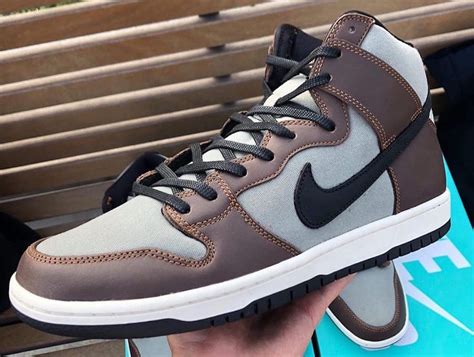 nike shoes with brown stripe.